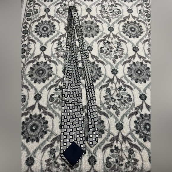 Pendleton 100 Percent Silk Made in Italy Black and Grey Little Square Tie - Picture 4 of 5